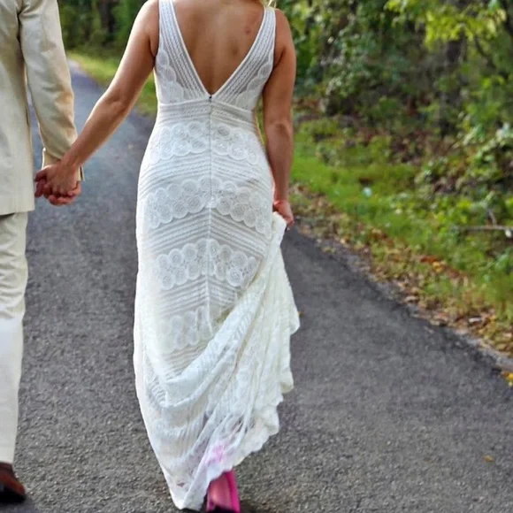 Wtoo Lace and Silk underlay Ivory Wedding Dress - Picture 12 of 13